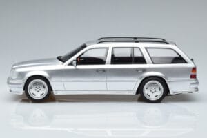 Mercedes E36 AMG S124 Ezüst Otto 1:18 OT889 Gyanta – 3. kép a 6-ből