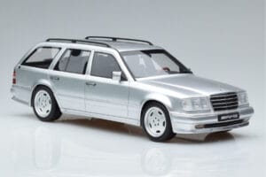 Mercedes E36 AMG S124 Ezüst Otto 1:18 OT889 Gyanta – 4. kép a 6-ből