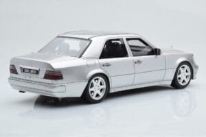 Mercedes E500 W124 Ezüst Otto 1:18 OT623 Gyanta – 2. kép a 6-ből