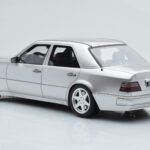 Mercedes E500 W124 Ezüst Otto 1:18 - image 5 of 6