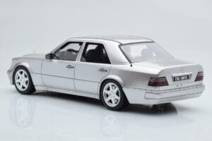Mercedes E500 W124 Ezüst Otto 1:18 OT623 Gyanta – 5. kép a 6-ből