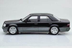 Mercedes E60 AMG W124 Fekete Otto 1:18 OT131 Gyanta – 3. kép a 6-ből