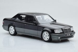 Mercedes E60 AMG W124 Fekete Otto 1:18 OT131 Gyanta – 4. kép a 6-ből