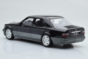 Mercedes E60 AMG W124 Fekete Otto 1:18 OT131 Gyanta – 5. kép a 6-ből