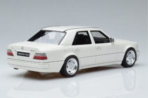 Mercedes E60 AMG W124 Fehér Otto 1:18 B66040640 Gyanta – 2. kép a 6-ből