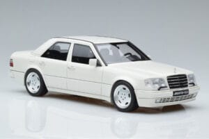Mercedes E60 AMG W124 Fehér Otto 1:18 B66040640 Gyanta – 4. kép a 6-ből