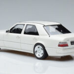 Mercedes E60 AMG W124 Fehér Otto 1:18 - image 5 of 6