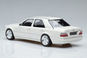 Mercedes E60 AMG W124 Fehér Otto 1:18 B66040640 Gyanta – 5. kép a 6-ből
