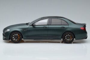 Mercedes E63 AMG Brabus 800 W213 Zöld GT Spirit 1:18 GT208 Gyanta – 3. kép a 6-ből