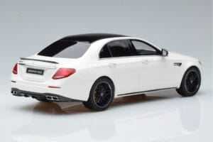 Mercedes AMG E63 S W213 Fehér GT Spirit 1:18 B66965711 Gyanta – 2. kép a 6-ből