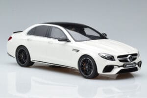 Mercedes AMG E63 S W213 Fehér GT Spirit 1:18 B66965711 Gyanta – 4. kép a 6-ből