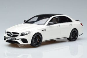 Mercedes AMG E63 S W213 Fehér GT Spirit 1:18 B66965711