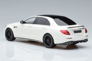 Mercedes AMG E63 S W213 Fehér GT Spirit 1:18 B66965711 Gyanta – 5. kép a 6-ből