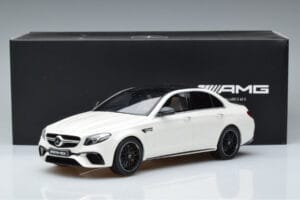 Mercedes AMG E63 S W213 Fehér GT Spirit 1:18 B66965711 Gyanta – 6. kép a 6-ből