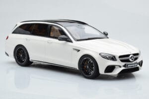 Mercedes AMG E63 S S213 T-Model Fehér GT Spirit 1:18 GT795 Gyanta – 4. kép a 6-ből