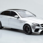 Mercedes AMG E63 S W213 Ezüst GT Spirit 1:18 - image 4 of 6