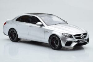 Mercedes AMG E63 S W213 Ezüst GT Spirit 1:18 GT230 Gyanta – 4. kép a 6-ből