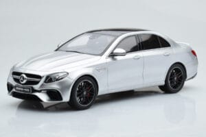 Mercedes AMG E63 S W213 Ezüst GT Spirit 1:18 GT230