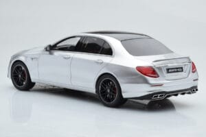 Mercedes AMG E63 S W213 Ezüst GT Spirit 1:18 GT230 Gyanta – 5. kép a 6-ből
