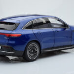 Mercedes EQC 400 Brilliant Kék NZG 1:18 - image 3 of 8
