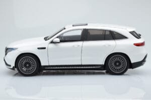 Mercedes EQC 400 Diamond Fehér NZG 1:18 B66963756 Fém – 4. kép a 8-ből