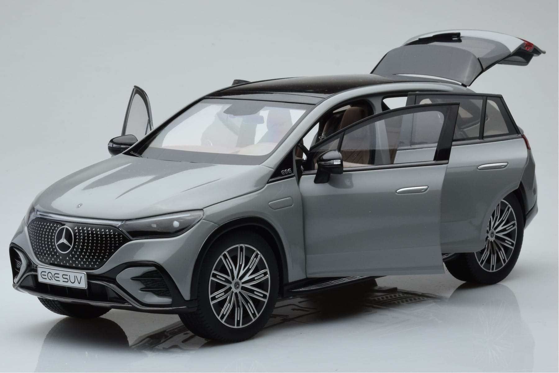 Mercedes EQE SUV X294 AMG Line Alpine Szürke NZG 1:18 B66960837 Fém – 2. kép a 8-ből
