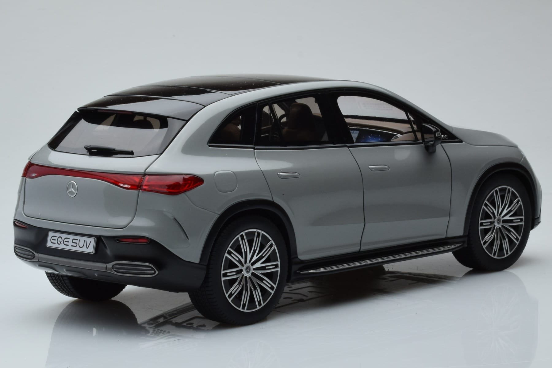Mercedes EQE SUV X294 AMG Line Alpine Szürke NZG 1:18 B66960837 Fém – 3. kép a 8-ből