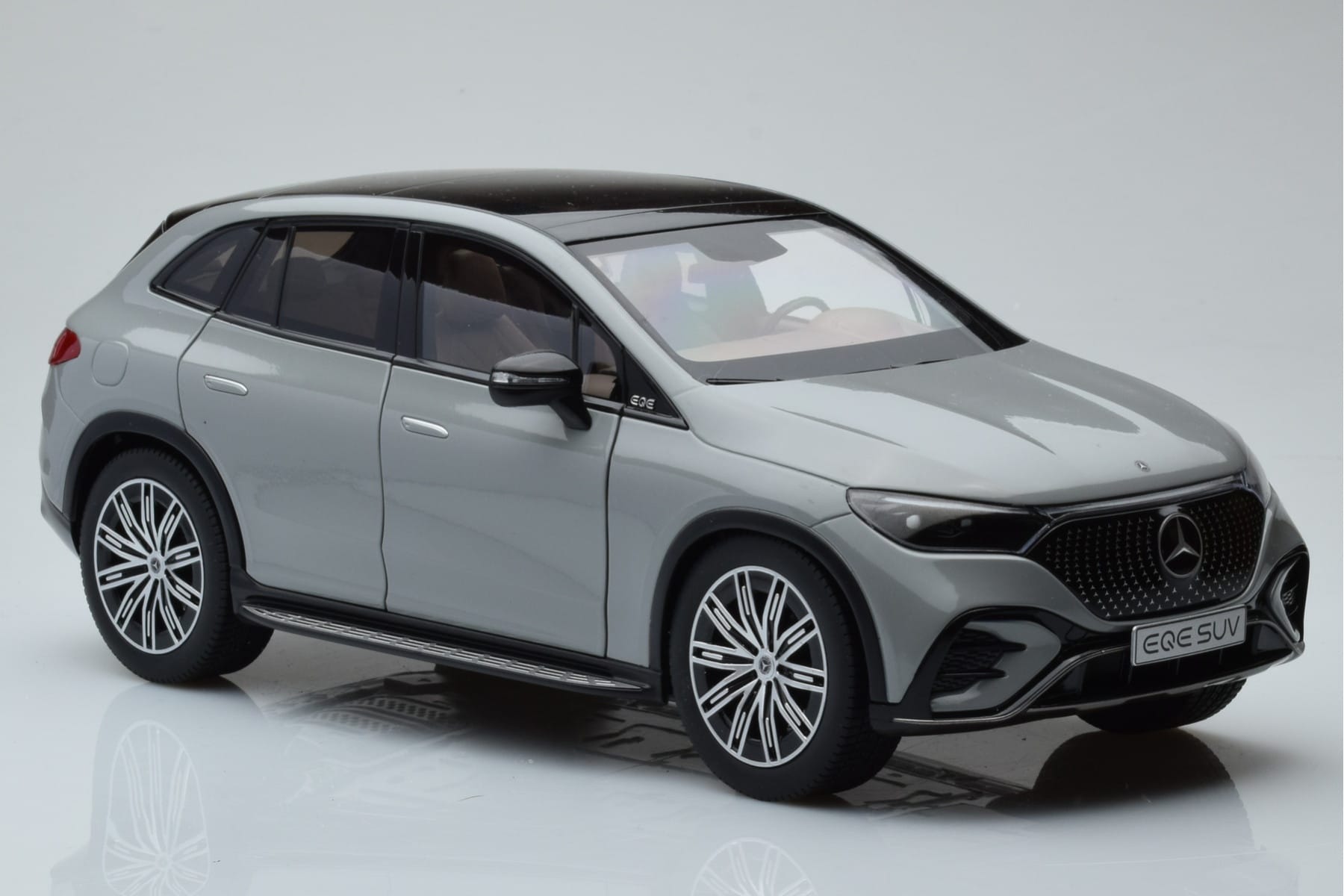 Mercedes EQE SUV X294 AMG Line Alpine Szürke NZG 1:18 B66960837 Fém – 6. kép a 8-ből