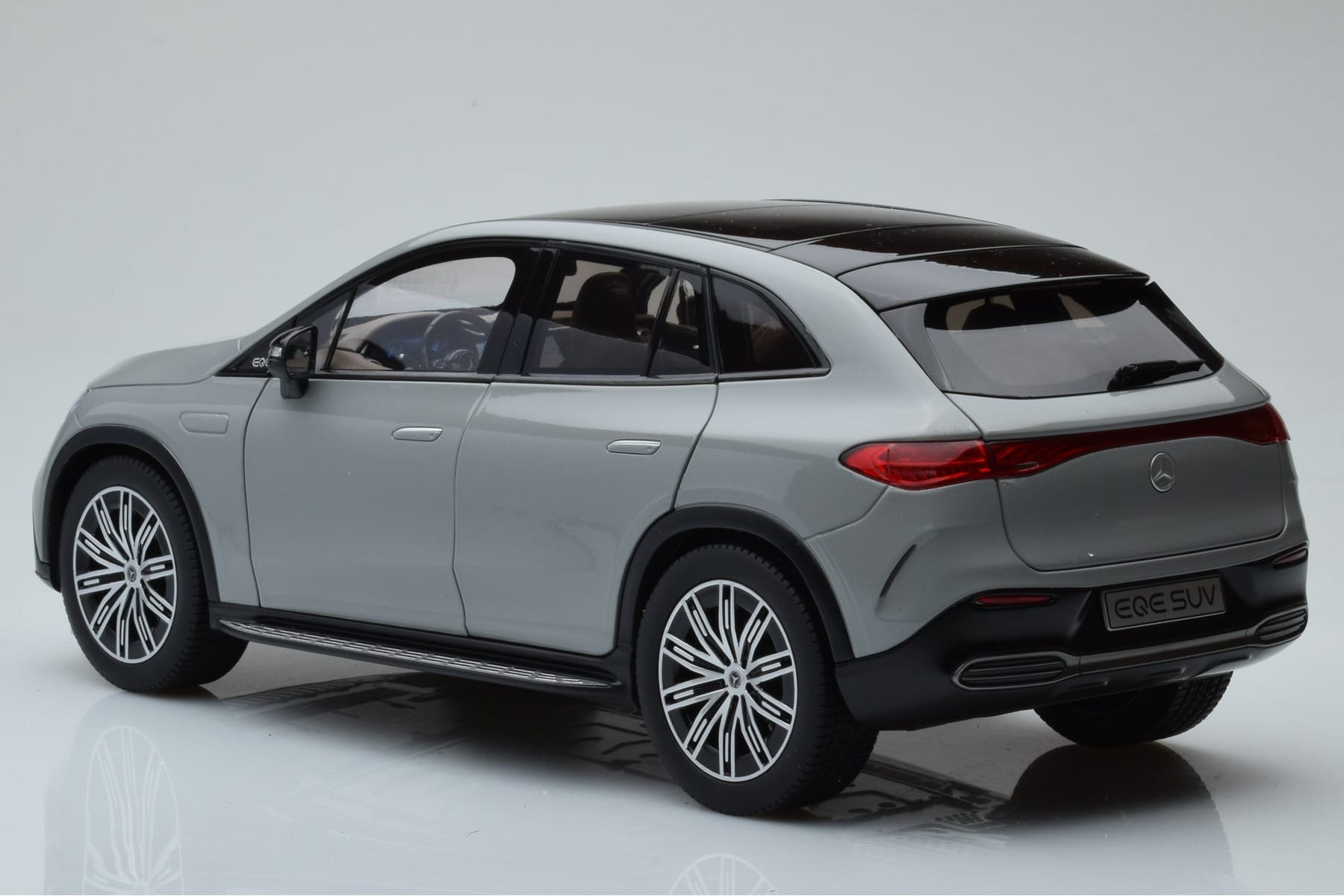 Mercedes EQE SUV X294 AMG Line Alpine Szürke NZG 1:18 B66960837 Fém – 7. kép a 8-ből