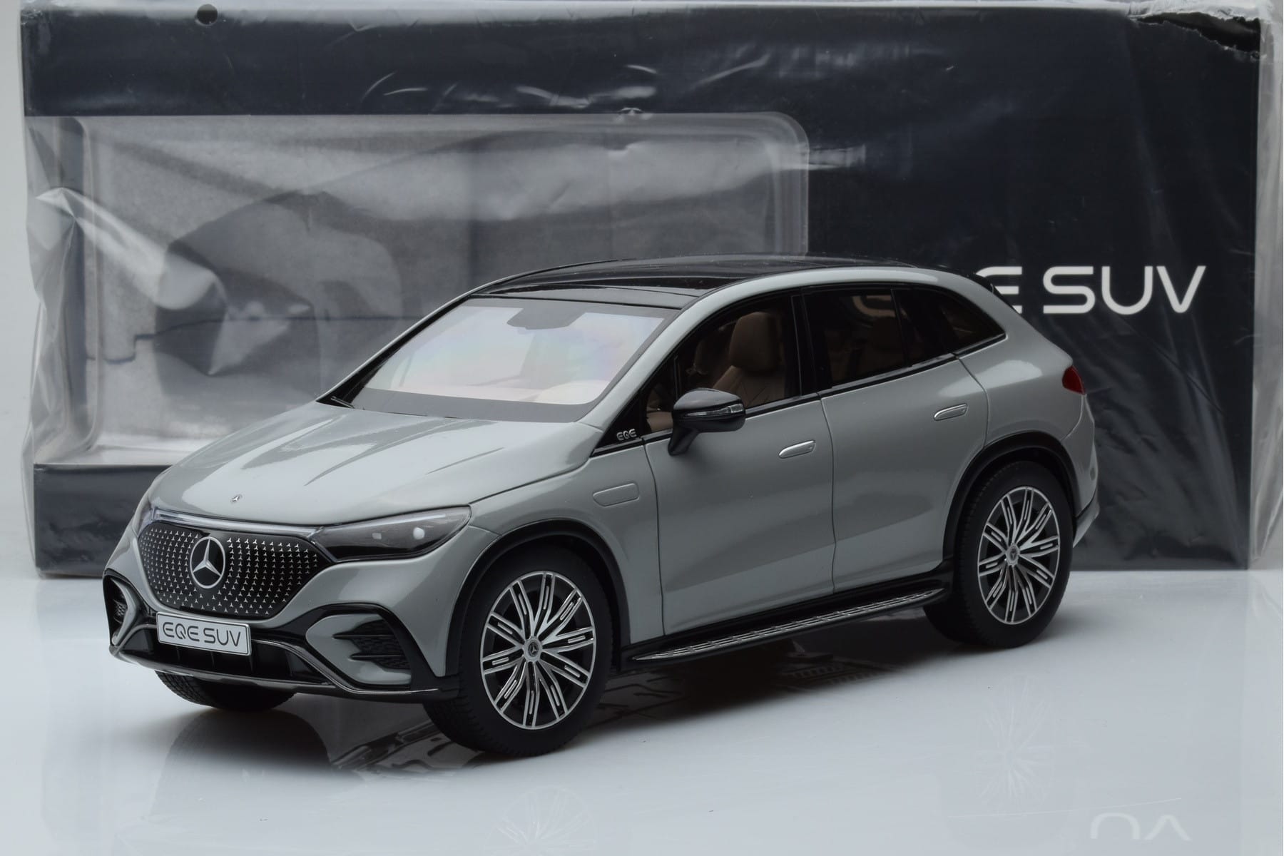 Mercedes EQE SUV X294 AMG Line Alpine Szürke NZG 1:18 B66960837 Fém – 8. kép a 8-ből