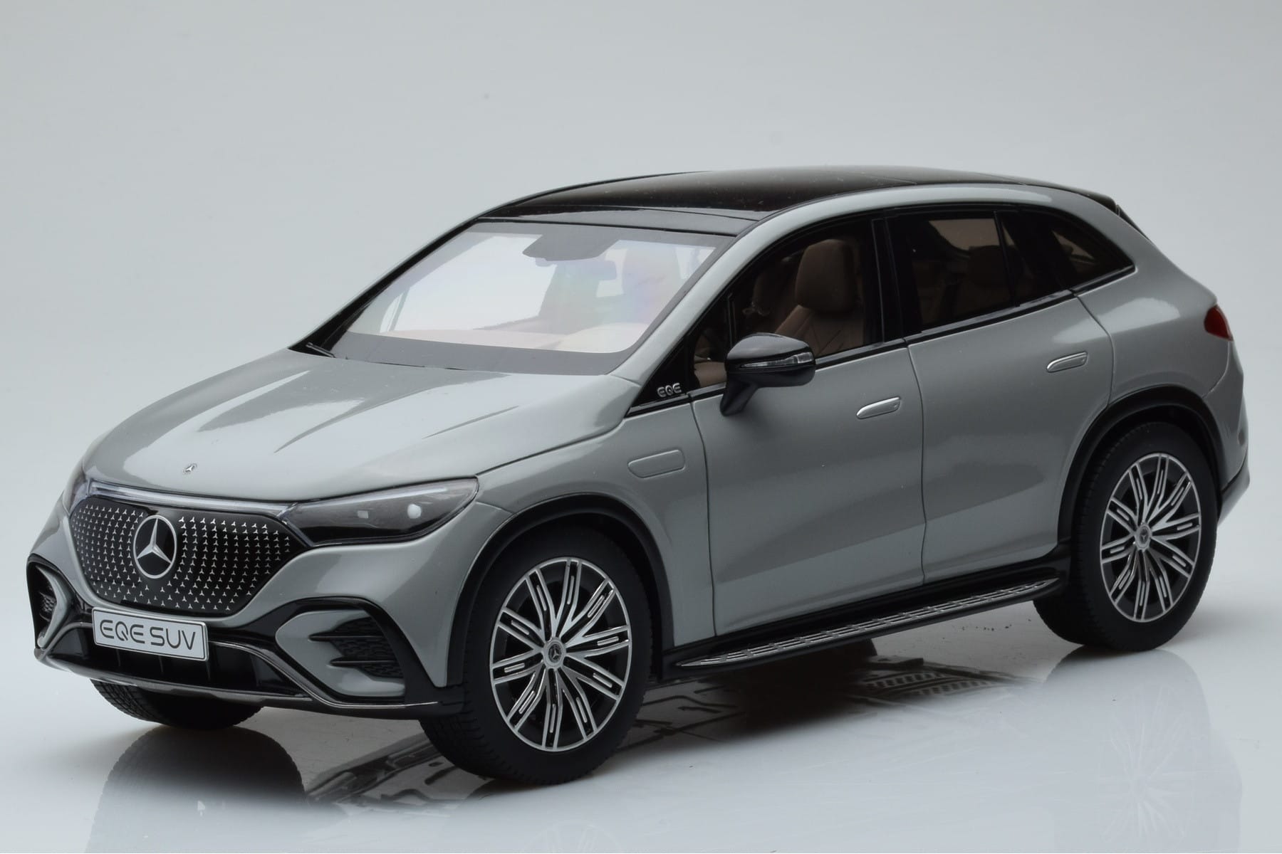 Mercedes EQE SUV X294 AMG Line Alpine Szürke NZG 1:18 B66960837 Fém