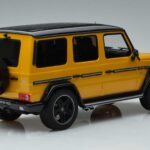Mercedes AMG G63 W463 Crazy Color Solar Beam Márkakereskedői Kiadás GT Spirit 1:18 B66961012 Gyanta - image 2 of 6