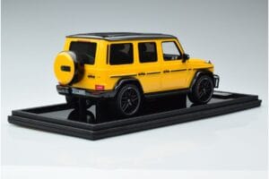 Mercedes AMG G63 W463 Sárga MotorHelix 1:18 MH018-Y Gyanta – 2. kép a 7-ből