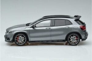 Mercedes AMG GLA 45 X156 Márkakereskedői Kiadás GT Spirit 1:18 B66960467 Gyanta – 3. kép a 6-ből