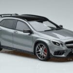 Mercedes AMG GLA 45 X156 Márkakereskedői Kiadás GT Spirit 1:18 B66960467 Gyanta - image 4 of 6