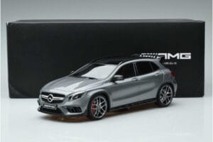 Mercedes AMG GLA 45 X156 Márkakereskedői Kiadás GT Spirit 1:18 B66960467 Gyanta – 6. kép a 6-ből