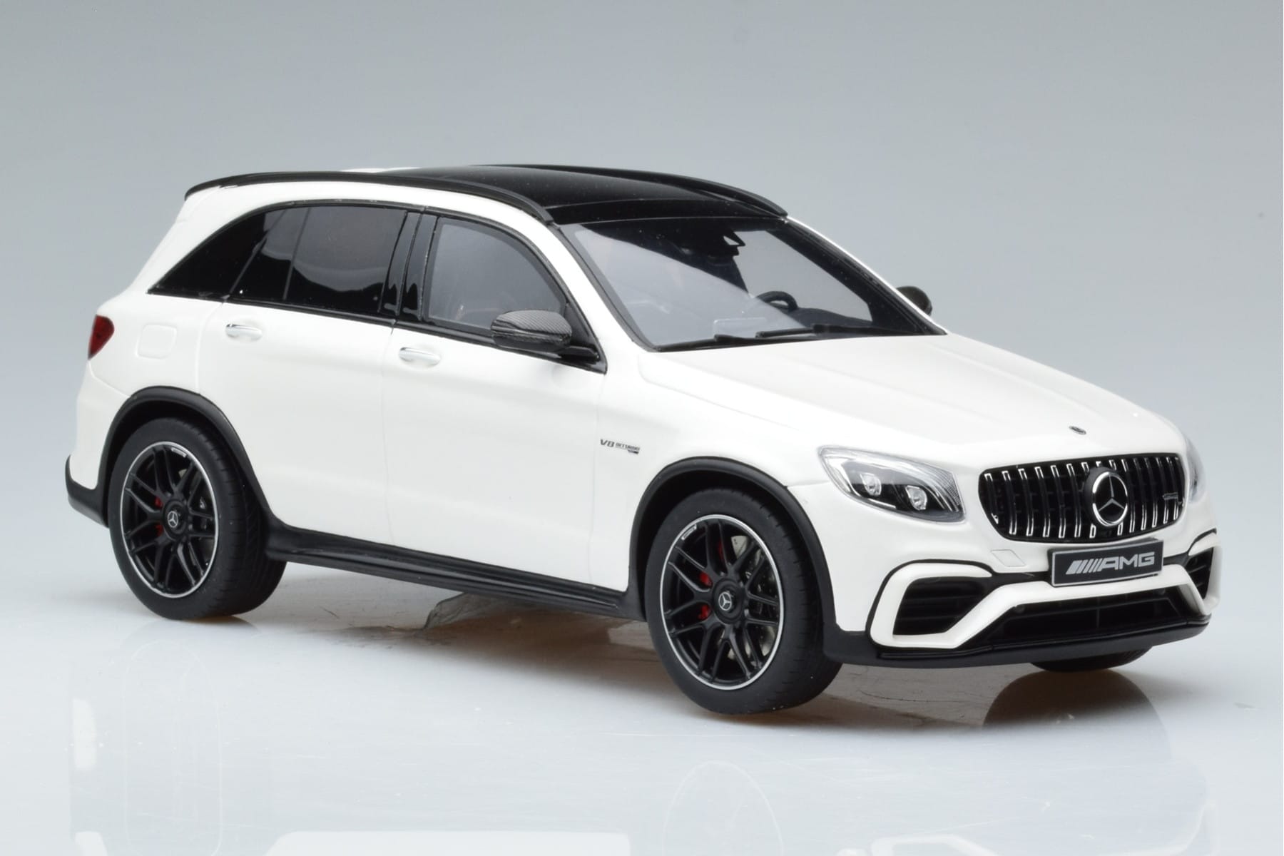Mercedes GLC 63 AMG X253 Fehér GT Spirit 1:18 B66965713 Gyanta – 4. kép a 6-ből