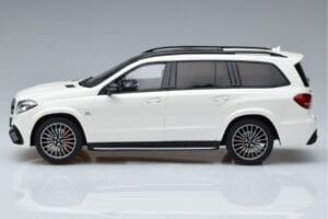 Mercedes AMG GLS63 X166 Fehér GT Spirit 1:18 B66965709 Gyanta – 3. kép a 6-ből