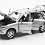 Mercedes M-Class W166 Iridium Ezüst Metál Minichamps 1:18 B66960064 - image 2 of 8