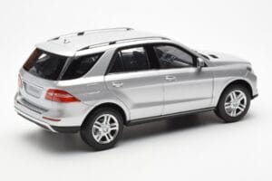 Mercedes M-Class W166 Iridium Ezüst Metál Minichamps 1:18 B66960064 Fém – 3. kép a 8-ből