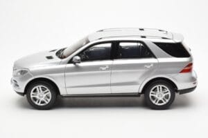 Mercedes M-Class W166 Iridium Ezüst Metál Minichamps 1:18 B66960064 Fém – 4. kép a 8-ből