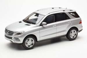 Mercedes M-Class W166 Iridium Ezüst Metál Minichamps 1:18 B66960064