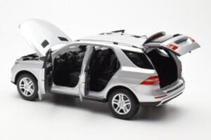 Mercedes M-Class W166 Iridium Ezüst Metál Minichamps 1:18 B66960064 Fém – 5. kép a 8-ből