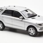 Mercedes M-Class W166 Iridium Ezüst Metál Minichamps 1:18 B66960064 - image 6 of 8
