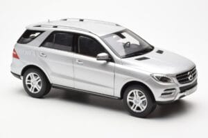 Mercedes M-Class W166 Iridium Ezüst Metál Minichamps 1:18 B66960064 Fém – 6. kép a 8-ből