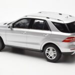 Mercedes M-Class W166 Iridium Ezüst Metál Minichamps 1:18 B66960064 - image 7 of 8