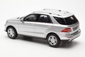 Mercedes M-Class W166 Iridium Ezüst Metál Minichamps 1:18 B66960064 Fém – 7. kép a 8-ből