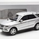 Mercedes M-Class W166 Iridium Ezüst Metál Minichamps 1:18 B66960064 - image 8 of 8