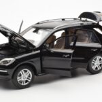 Mercedes M-Class W166 Obsidian Fekete Metál Minichamps 1:18 B66960063 - image 2 of 8