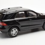 Mercedes M-Class W166 Obsidian Fekete Metál Minichamps 1:18 B66960063 - image 3 of 8